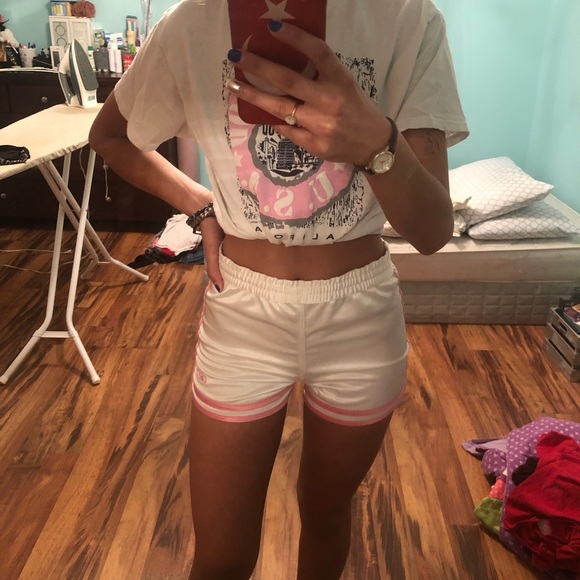🔴SOLD🔴Reebok White and Pink Athletic Shorts - Picture 2 of 7